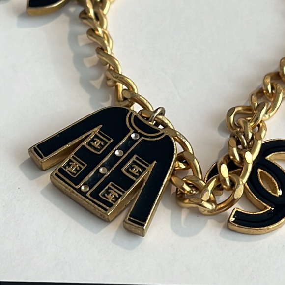 CHANEL VINTAGE CHARM BRACELET - Picture 2 of 9